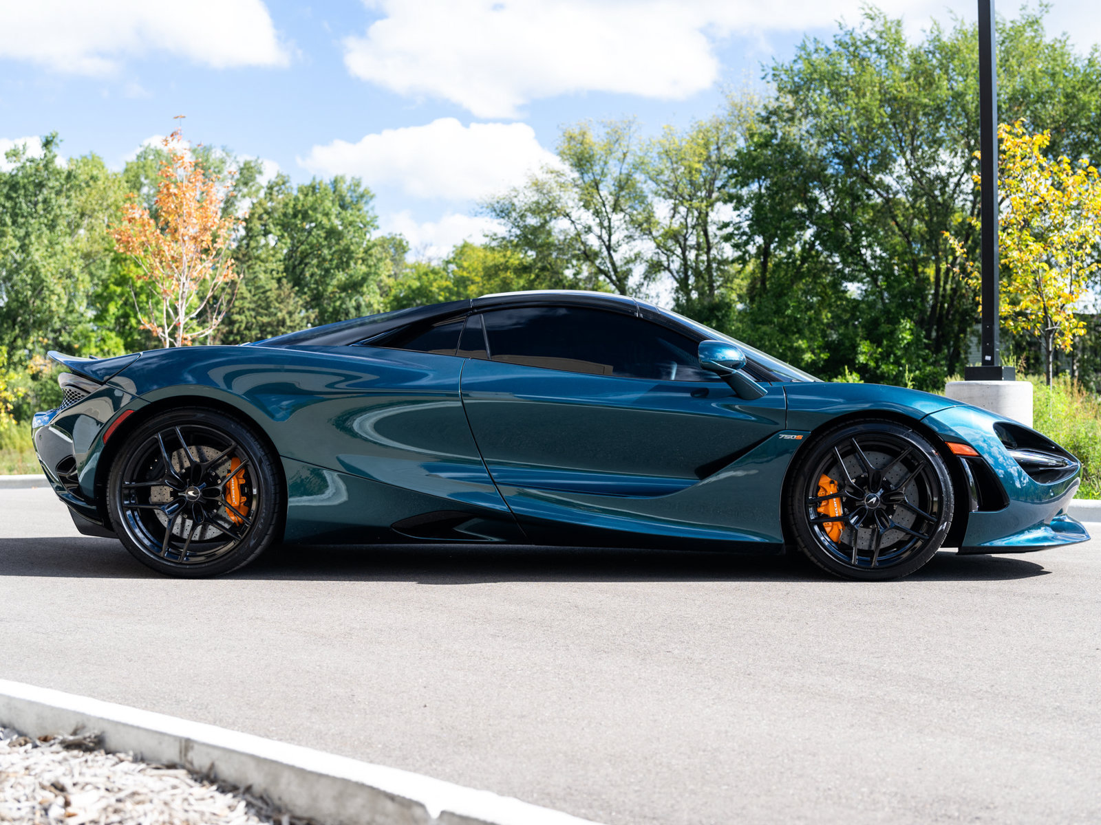Used 2024 McLaren 750S Spider RWD image 7