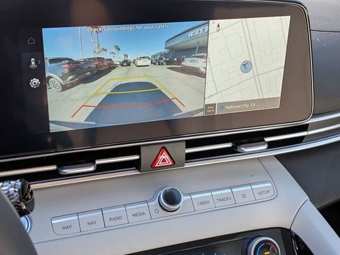 Used 2025 Hyundai Elantra Limited image 20