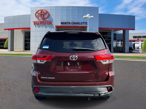 Used 2019 Toyota Highlander LE FWD image 5