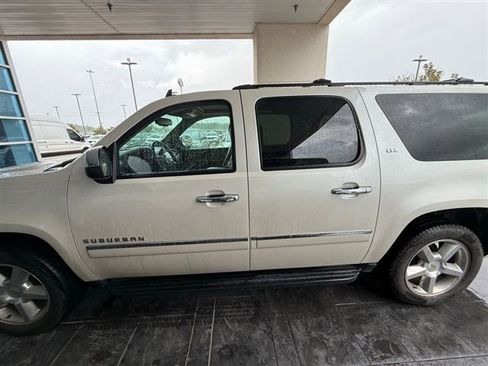 Used 2011 Chevrolet Suburban LTZ RWD image 5