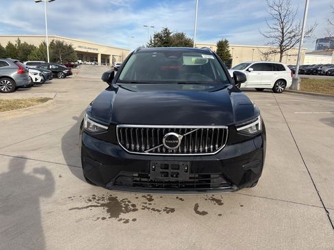 Certified 2025 Volvo XC40 B5 Core image 2