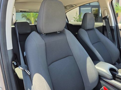 Used 2022 Honda HR-V EX image 16