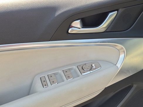 Used 2025 Genesis G70 2.5T RWD image 13