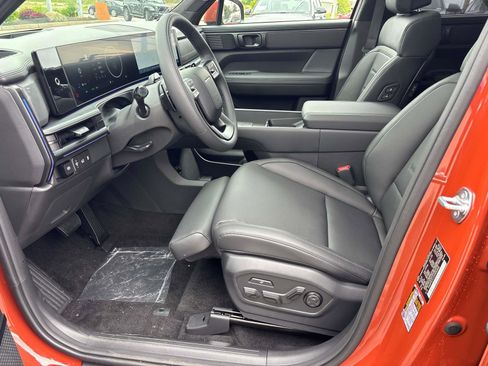 Used 2025 Hyundai Santa Fe Calligraphy image 11