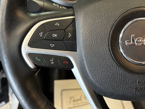 Used 2016 Jeep Cherokee Overland AWD/4WD image 11
