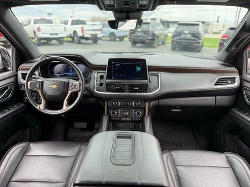 Used 2023 Chevrolet Suburban High Country image 2