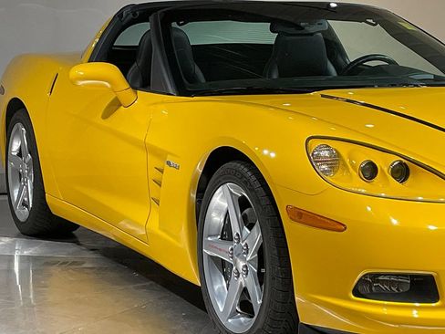 Used 2005 Chevrolet Corvette Coupe w/ Preferred Equipment Group RWD image 43