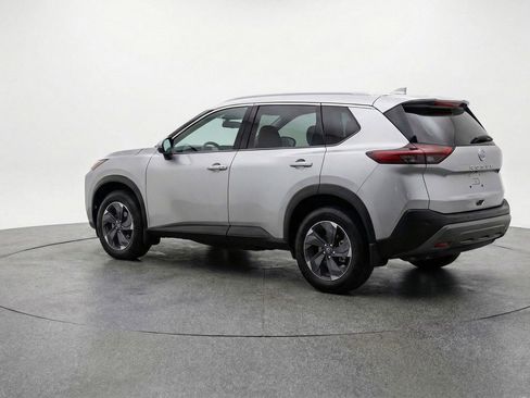Used 2025 Nissan Rogue SV AWD/4WD image 6