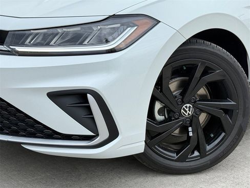 New 2026 Volkswagen Jetta SE image 2