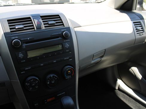 Used 2010 Toyota Corolla LE image 14