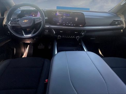Certified 2025 Chevrolet Suburban LS AWD/4WD image 9