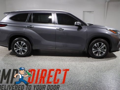 Used 2024 Toyota Highlander XLE image 6