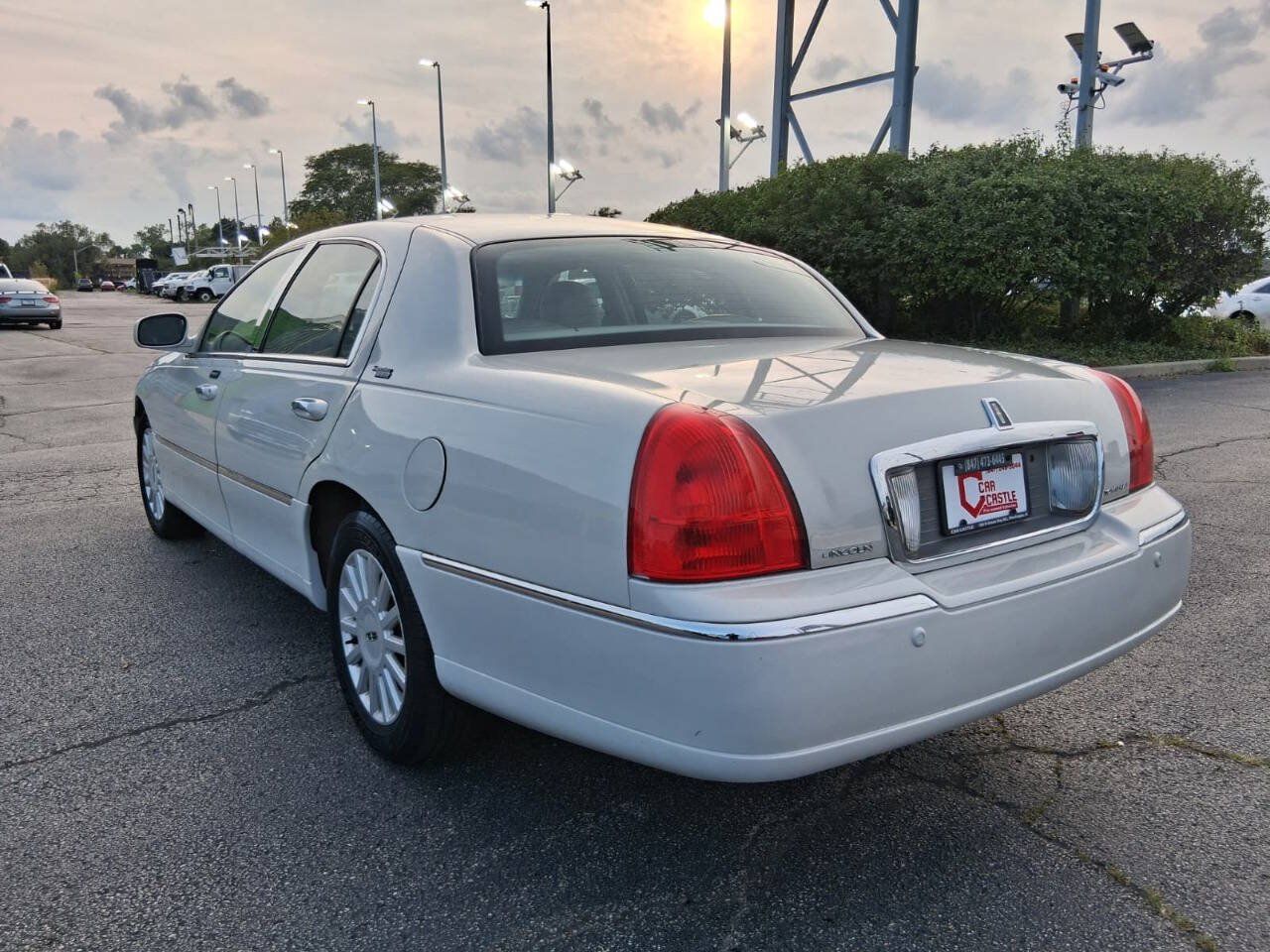Used 2005 Lincoln Town Car Signature Limited RWD image 7