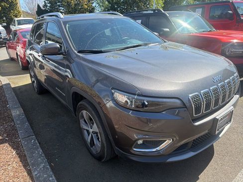 Used 2019 Jeep Cherokee Limited w/ Luxury Group image 3