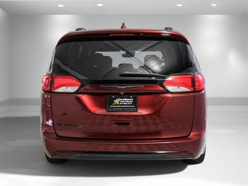 Used 2018 Chrysler Pacifica Touring-L Plus w/ Advanced Safetytec Group FWD image 7
