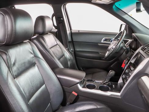 Used 2014 Ford Explorer XLT w/ Equipment Group 202A image 27