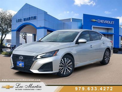 Used 2023 Nissan Altima 2.5 SV