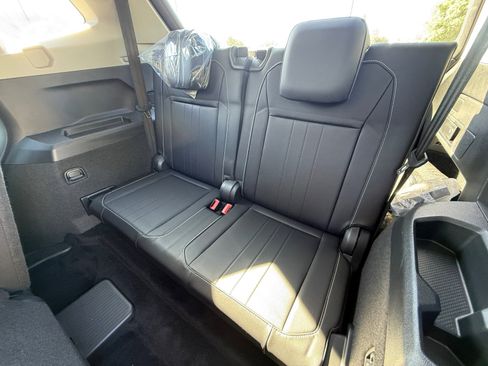 Used 2023 Volkswagen Tiguan SE FWD image 21