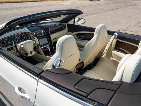 Used 2017 Bentley Continental GT image 52