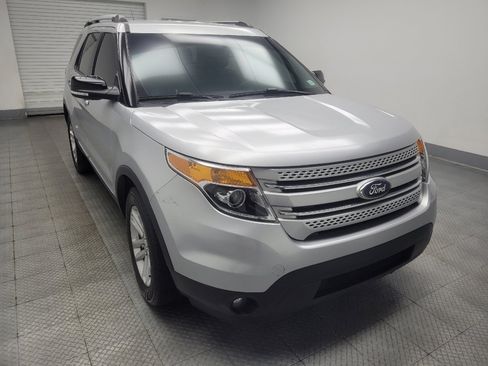 Used 2015 Ford Explorer XLT w/ Equipment Group 202B FWD image 13