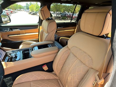 New 2026 Jeep Grand Wagoneer Summit AWD/4WD image 18