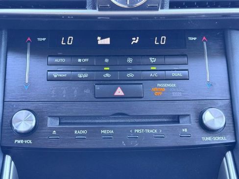 Used 2018 Lexus IS 300 image 34