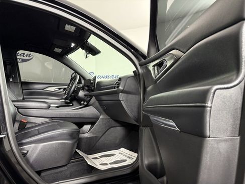 Used 2025 Chevrolet Traverse LT image 17