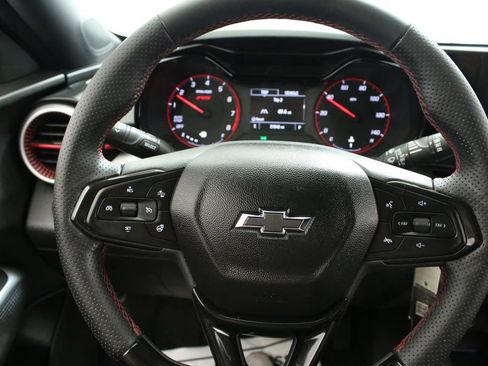 Used 2024 Chevrolet Trax RS w/ Sunroof Package FWD image 13