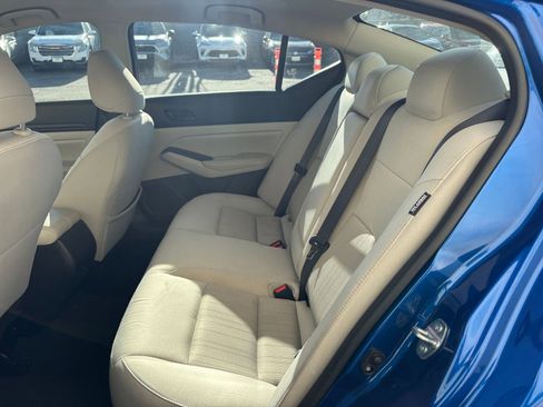 Used 2025 Nissan Altima 2.5 SV image 25