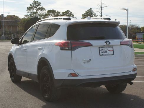 Used 2016 Toyota RAV4 LE image 10