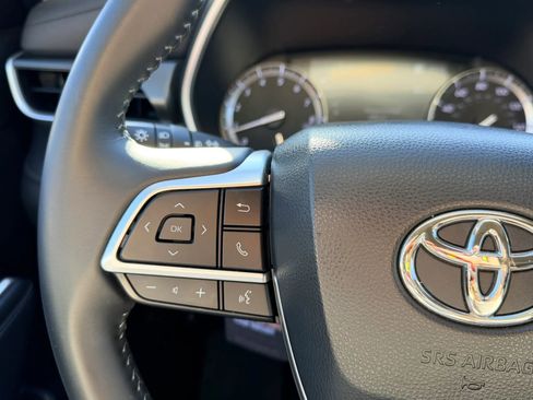 Used 2022 Toyota Highlander XLE image 14