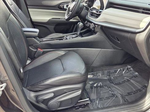 Used 2023 Jeep Compass Limited image 20