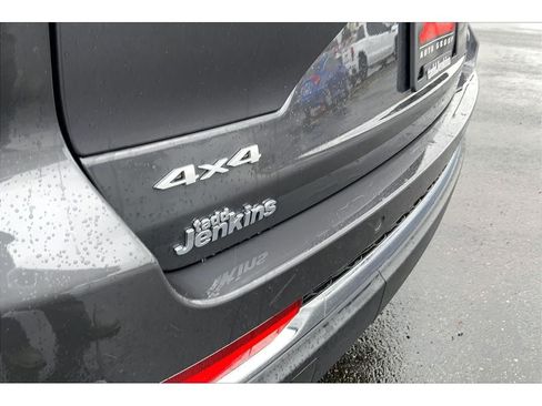 Used 2025 Jeep Grand Cherokee Limited w/ Trailer Tow Package AWD/4WD image 9