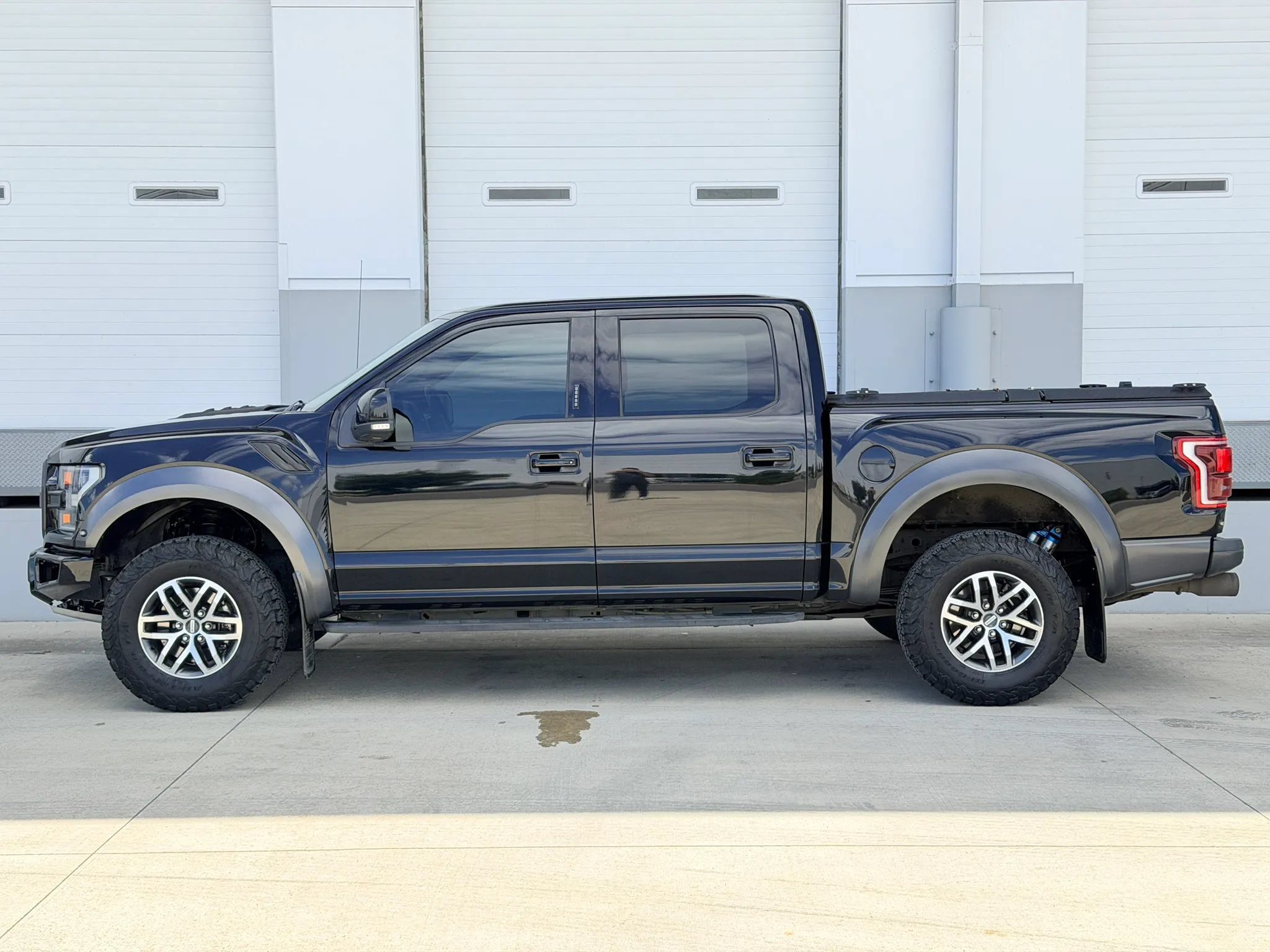 Used 2017 Ford F150 Raptor w/ Equipment Group 802A Luxury AWD/4WD image 2
