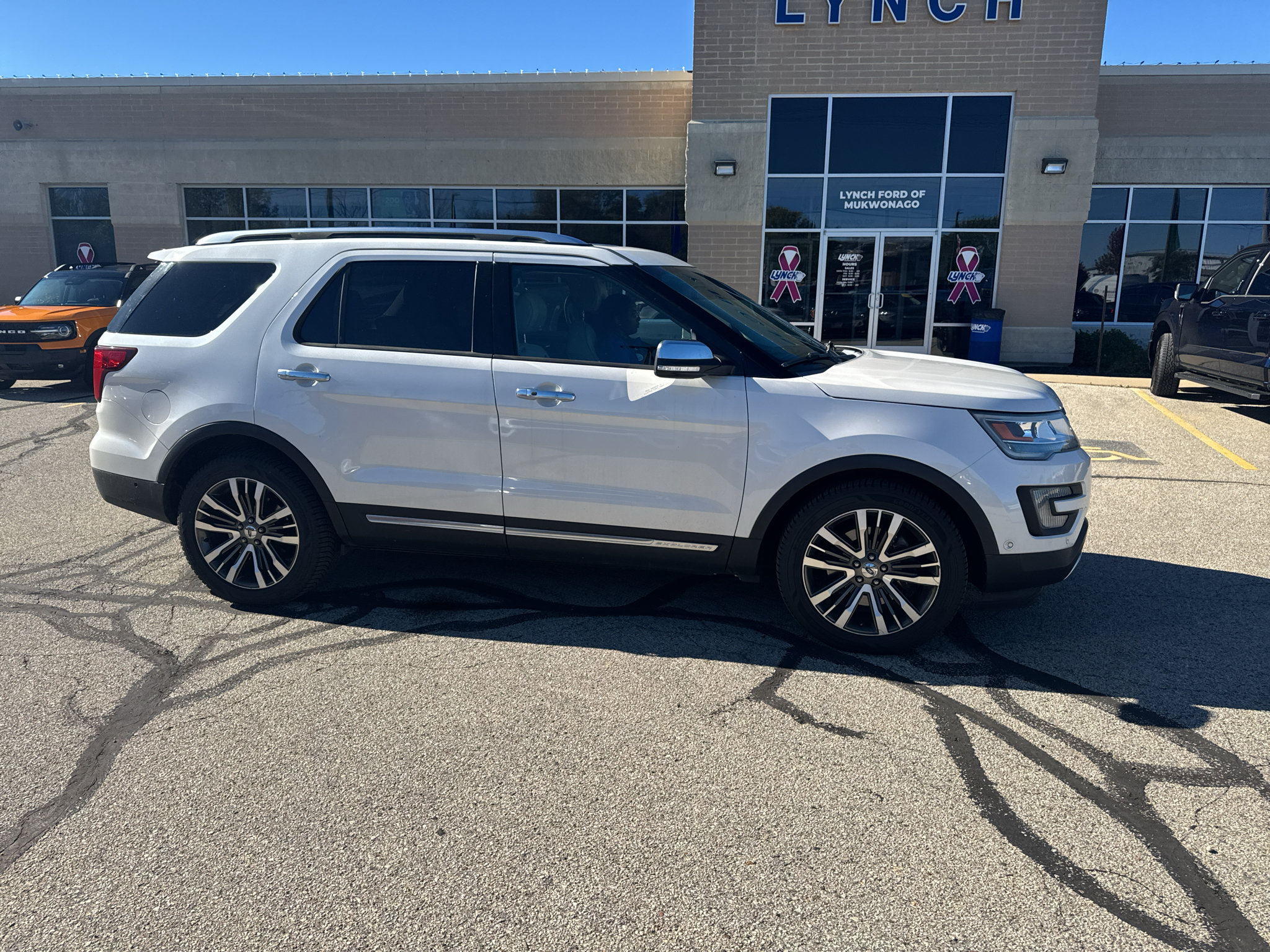 Used 2016 Ford Explorer Platinum AWD/4WD image 4