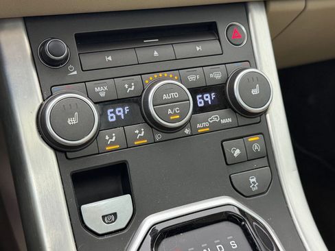 Used 2017 Land Rover Range Rover Evoque SE image 21