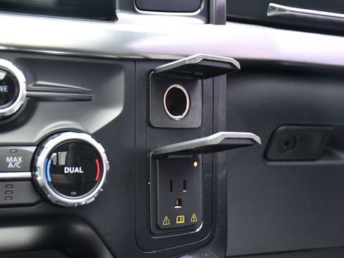 Used 2022 Ford F150 Lariat w/ Equipment Group 502A High image 33