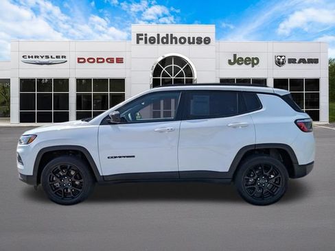 Used 2025 Jeep Compass Latitude w/ Convenience Group AWD/4WD image 15
