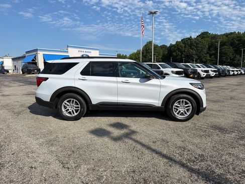 New 2026 Ford Explorer Active RWD image 2