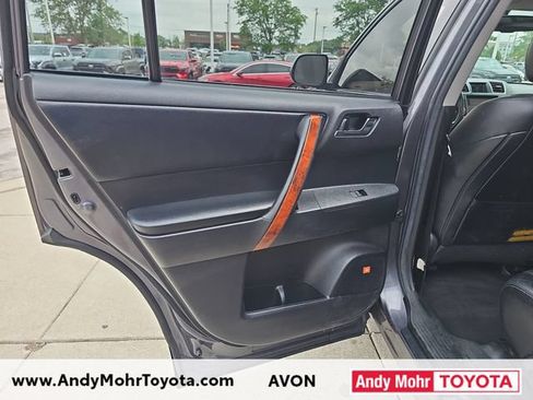 Used 2012 Toyota Highlander Limited w/ Tow Pkg AWD/4WD image 33