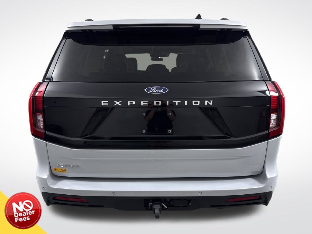 Used 2025 Ford Expedition Active RWD image 5