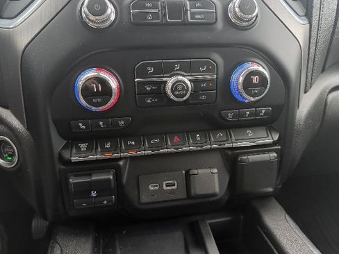 Used 2020 GMC Sierra 2500 Denali w/ Denali Ultimate Package AWD/4WD image 19
