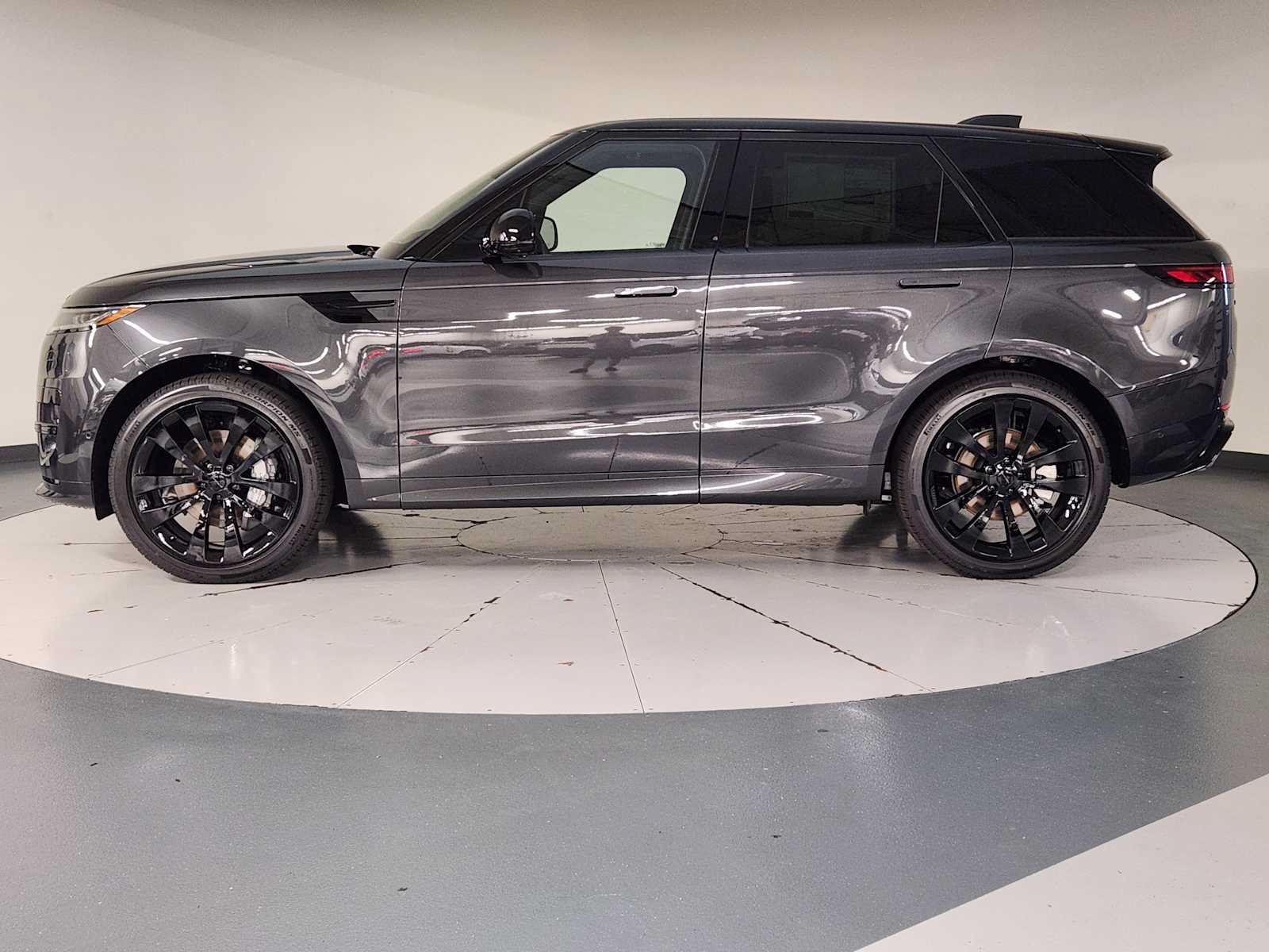 New 2027 Land Rover Range Rover Sport Dynamic SE AWD/4WD image 5