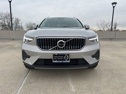 Certified 2025 Volvo XC40 B5 Core image 2