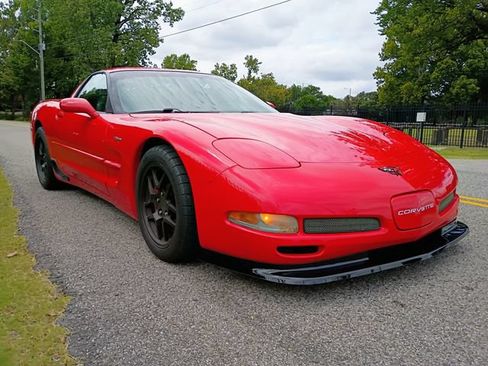 Used 2001 Chevrolet Corvette Z06 w/ Memory Pkg RWD image 2