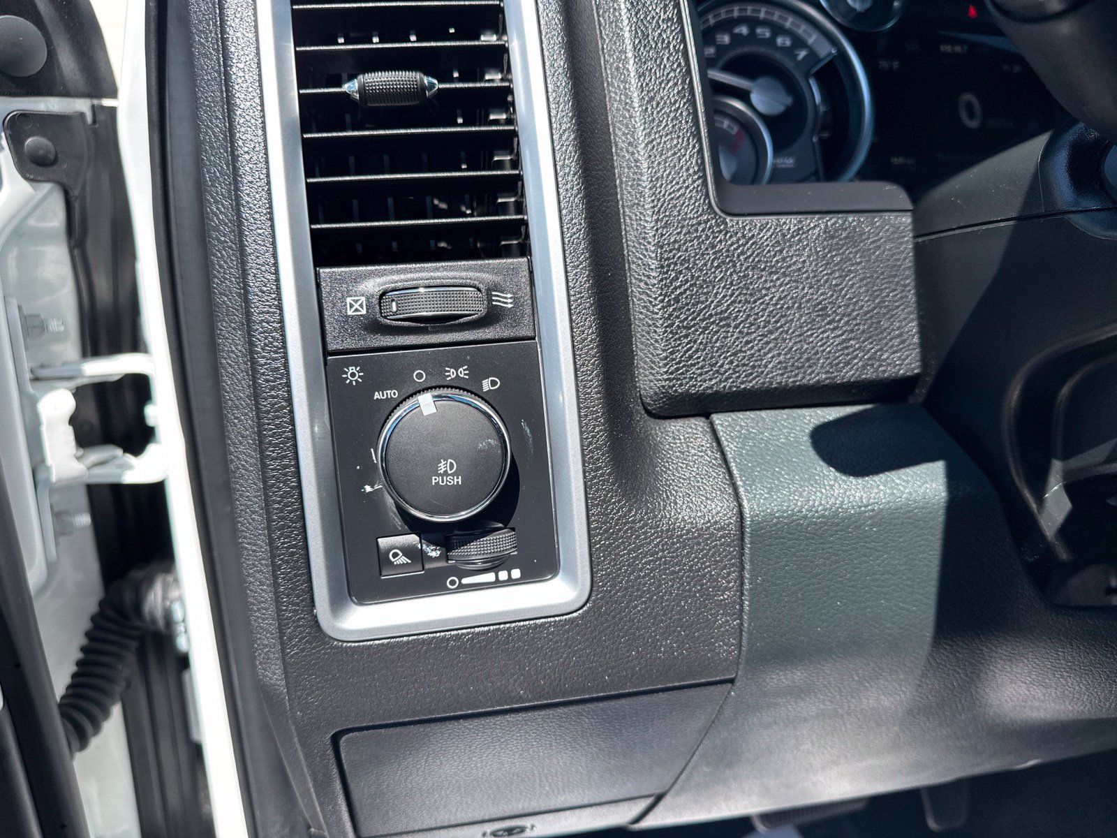 Used 2017 RAM 1500 Limited AWD/4WD image 18