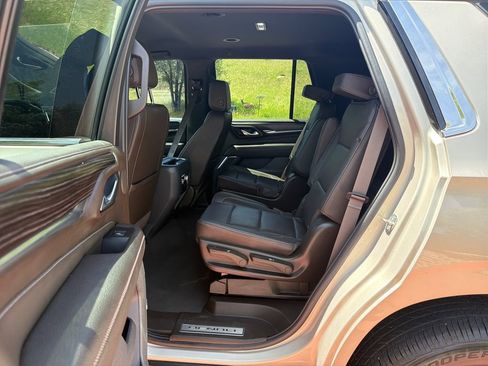 Used 2021 GMC Yukon Denali w/ Advanced Technology Package AWD/4WD image 22