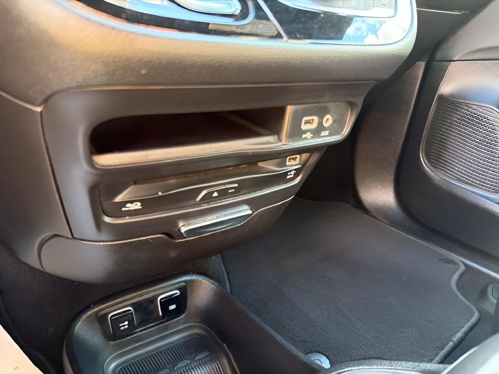 Used 2019 Chrysler Pacifica Touring-L Plus w/ S Appearance Package FWD image 25
