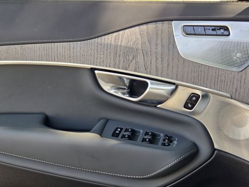 Used 2025 Volvo XC90 T8 Ultra w/ Lounge Package image 25