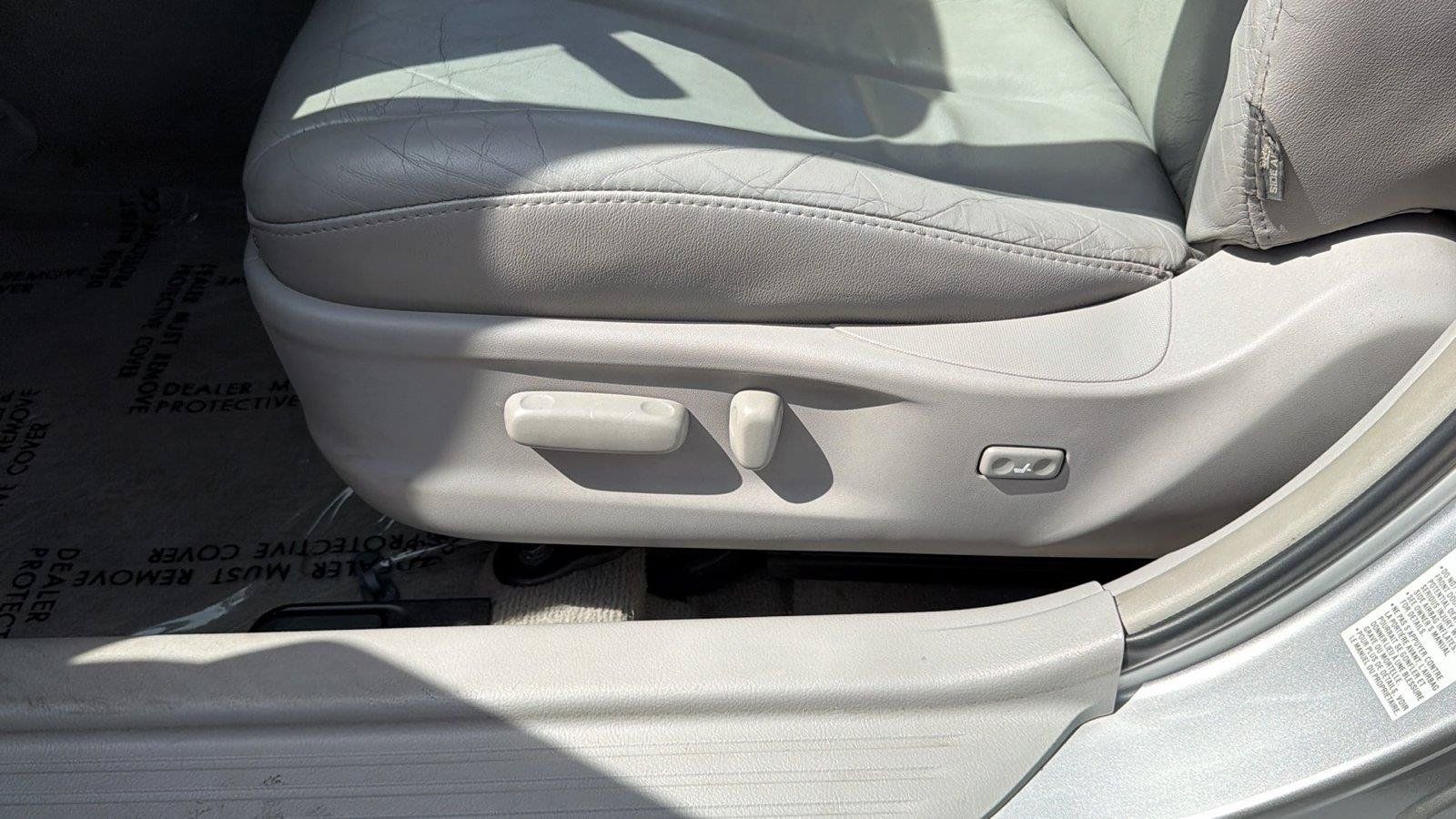 Used 2011 Toyota Camry Hybrid FWD image 25
